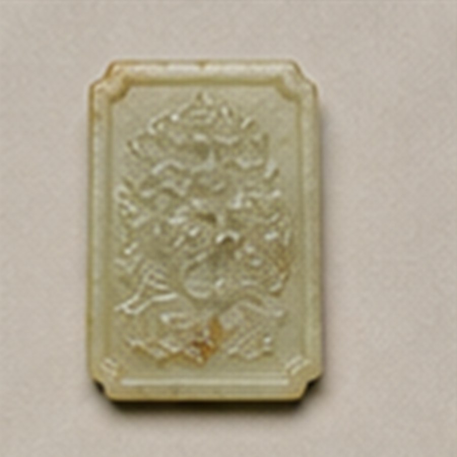 旧藏青玉兽面牌 · 纹饰清晰